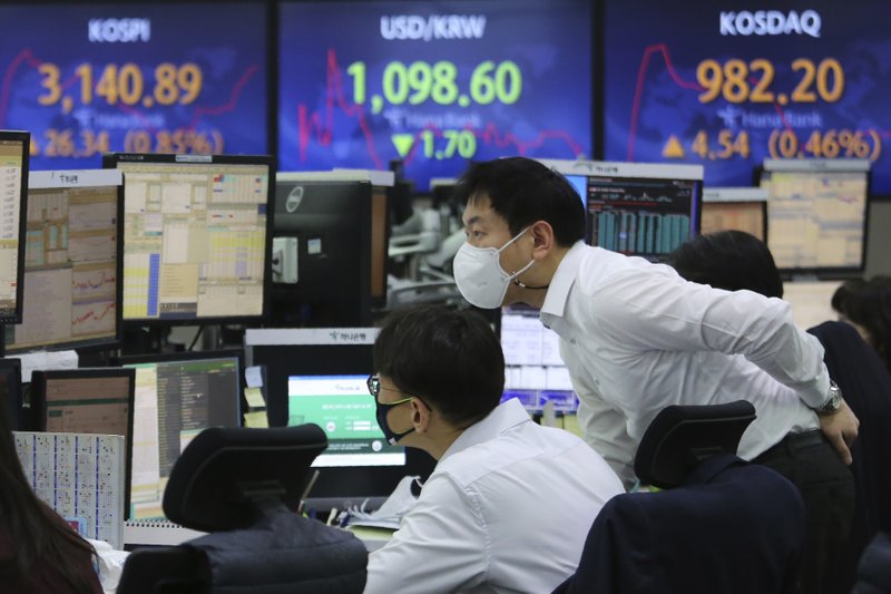 Chinese shares close higher on Monday